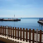 A 20 Mt Dal Mare Con Ombrellone E Sdraio In Lägenhet