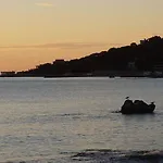A 20 Mt Dal Mare Con Ombrellone E Sdraio In Castiglioncello