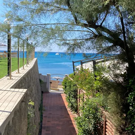 A 20 Mt Dal Mare Con Ombrellone E Sdraio In Appartement Castiglioncello
