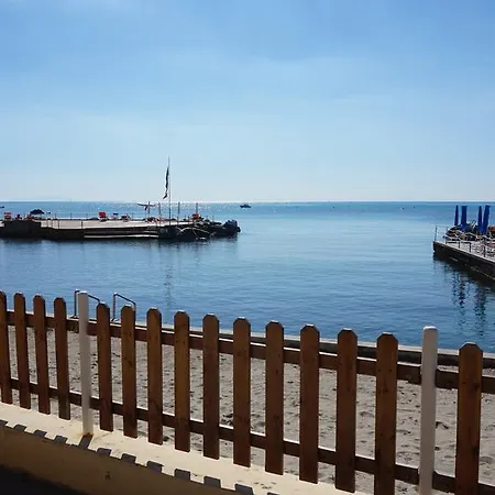 A 20 Mt Dal Mare Con Ombrellone E Sdraio In Appartement