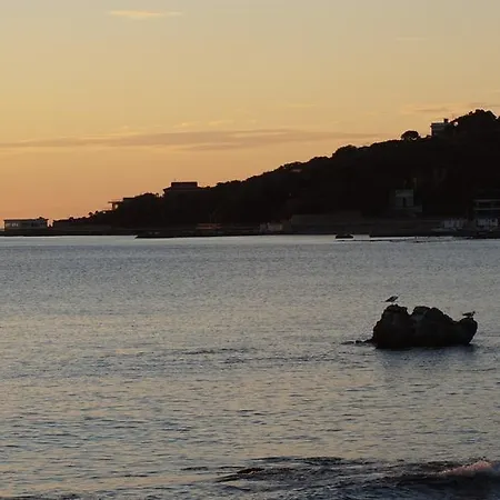 A 20 Mt Dal Mare Con Ombrellone E Sdraio In Spiaggia Castiglioncello